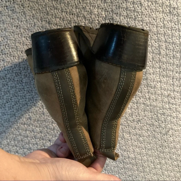 RED WING Sz 9.5 Chelsea Style Suede 1.5” Heel Booties - Picture 7 of 8